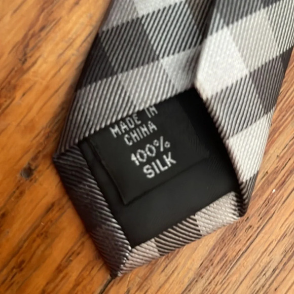 Kenneth Cole Reaction Checked Necktie NWT - Picture 3 of 4
